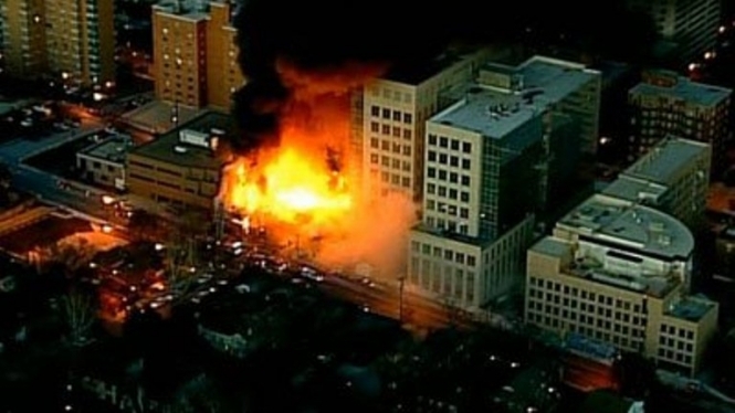 У Канзасі через вибух у ресторані палає торговий квартал