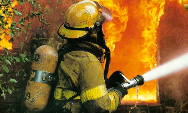 На Днепропетровщине пожарные тушат пожар на полигоне
