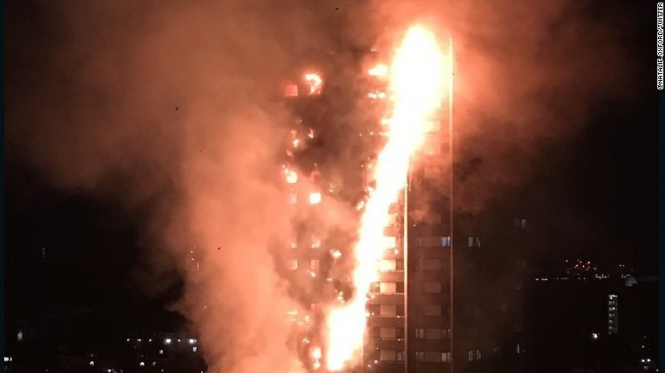 Жертвами лондонского пожара стали 30 человек