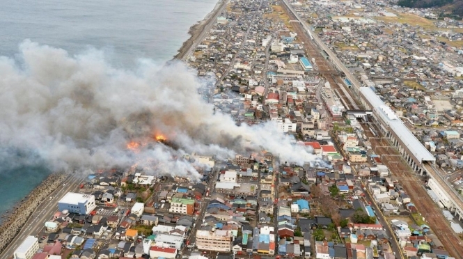 В Японии масштабный пожар: горит более 140 домов, - ВИДЕО