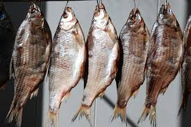 У Києві заборонили продаж в'яленої риби через смерть від отруєння

