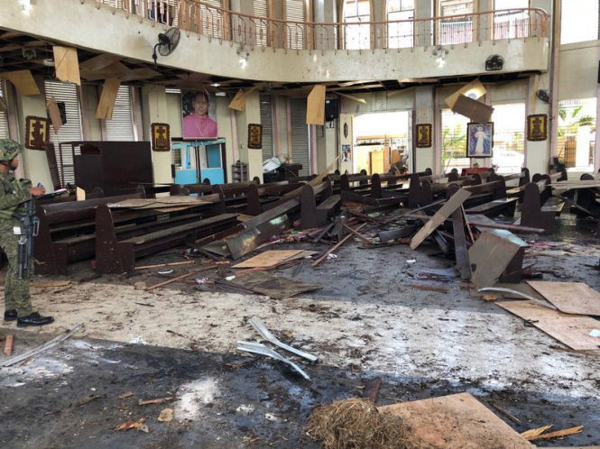 Из-за взрывов у католической церкви на Филиппинах 27 человек погибли, более 70 пострадали