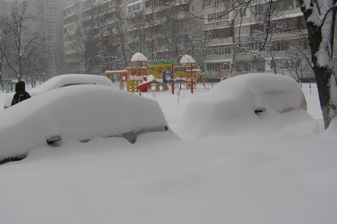 Столиця потонула у снігах: мерія Києва оголосила надзвичайну ситуацію