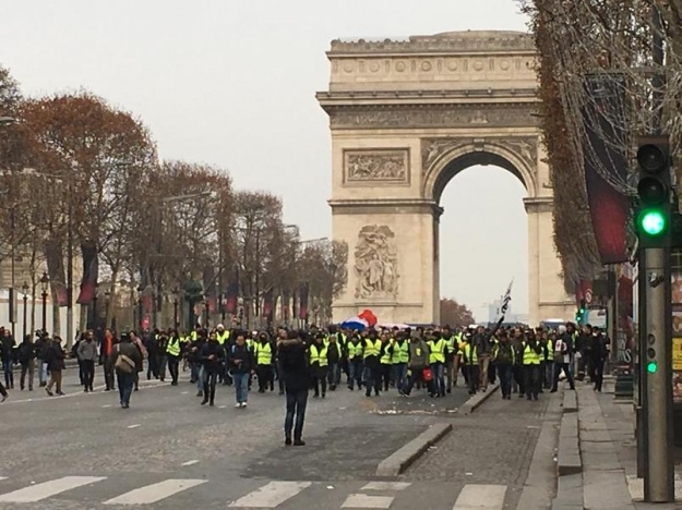 Количество погибших во время протестов во Франции возросло до семи