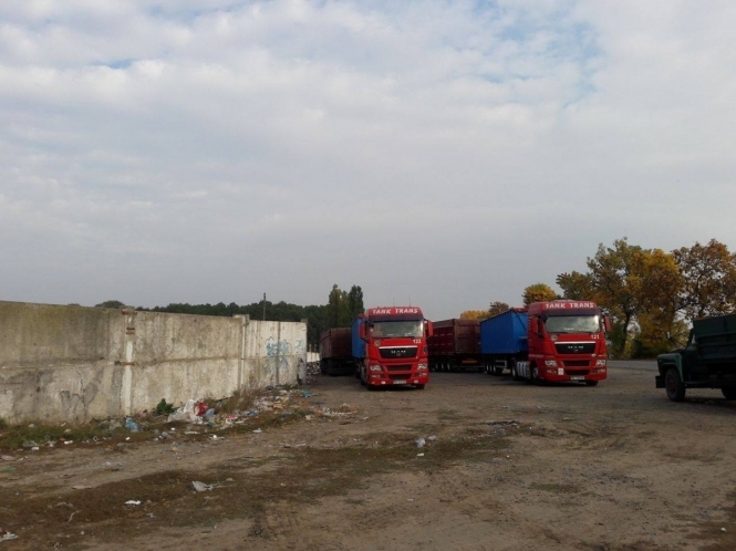 Поліція не пустила до Глухова вантажівки із львівським сміттям
