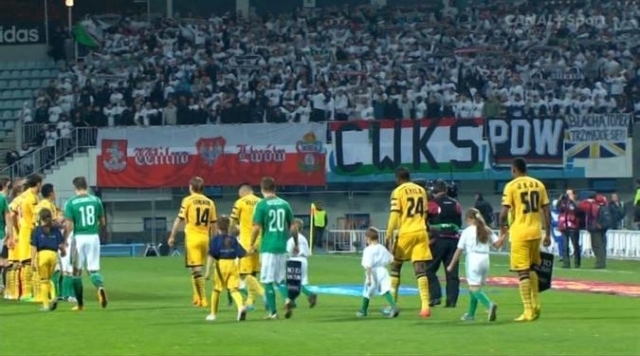 На матче лиги Европы в Киеве фанаты варшавской 