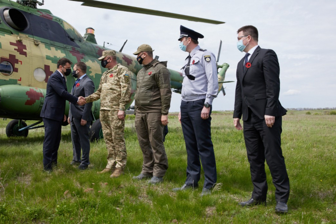 Зеленський прибув на Луганщину з послами країн G7 та ЄС