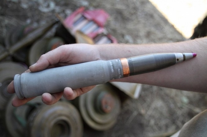 В Семеновке силовики обнаружили тайник с гранатометами и минами, - фото