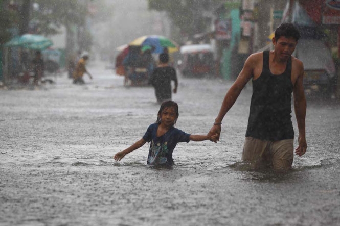 Філіппіни потопають у воді після тайфуну