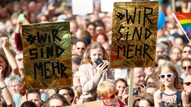  У Німеччині відбулися акції проти ксенофобії: 