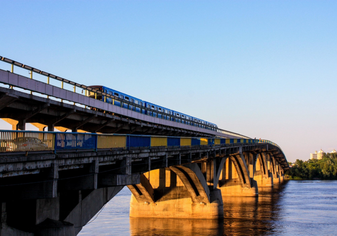 Мост Метро в Киеве впервые масштабно отремонтируют по открытию 1965