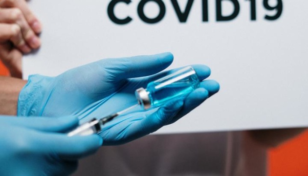 На тлі оголошення "жовтої" зони українці почали активніше вакцинуватися проти COVID-19