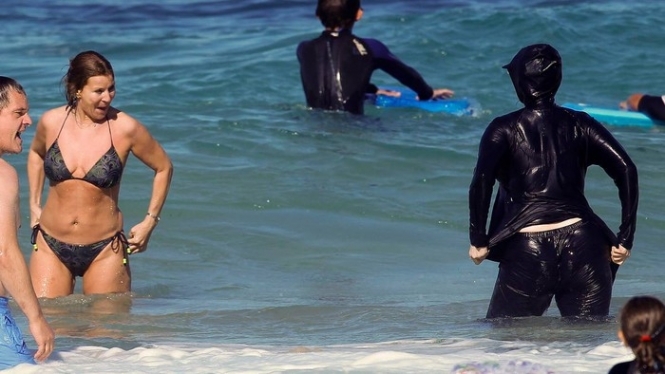 У Каннах заборонили мусульманські купальні костюми буркіні
