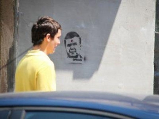 Розслідування щодо графіті з Януковичем у Львові закрили, не знайшовши винних 