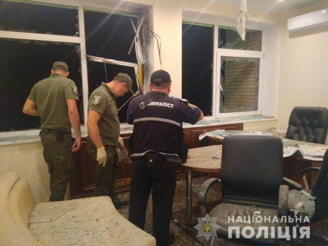 У Києві вистрілили з гранатомета в офісну будівлю