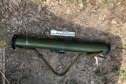 В Ужгороде мужчина пытался продать противотанковый гранатомет на улице