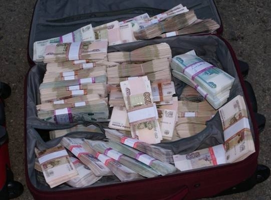 В Запорожье правоохранители поймали курьера, который перевозил 5 миллионов российской валюты для террористов