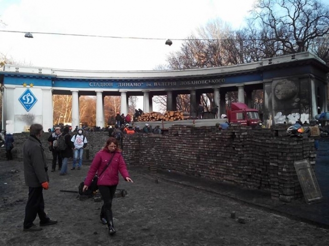 На барикадах біля Майдану виявили бойові розтяжки, - Парубій