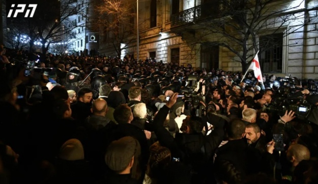 США закликали обидві сторони протестів у Грузії уникати насильства