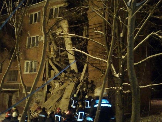 Из-под завалов черниговского общежития достали 17-летнего подростка