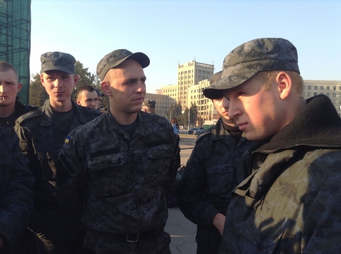 Гвардейцев, которые требовали демобилизации в Харькове, отправили в отпуск