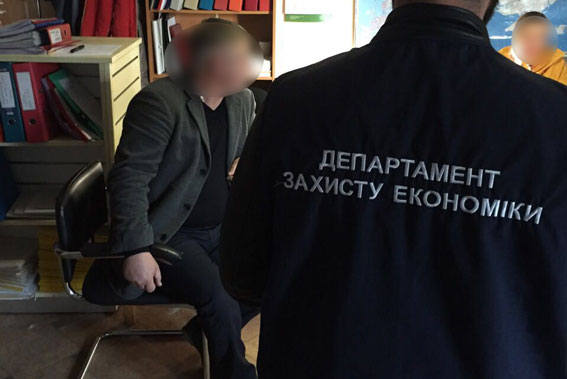Керівників філії одного з інститутів НААН України затримали на хабарі