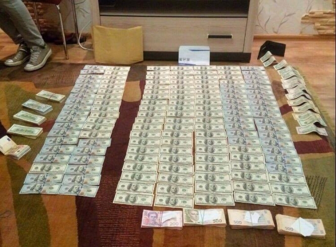 У спійманого на хабарі судді із Дніпра виявили $54 тис і 13 тис євро