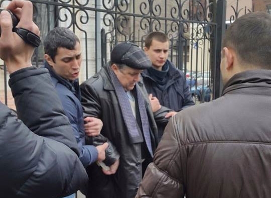 За земельні афери міліція затримала мера Люботина і трьох депутатів, - Аваков