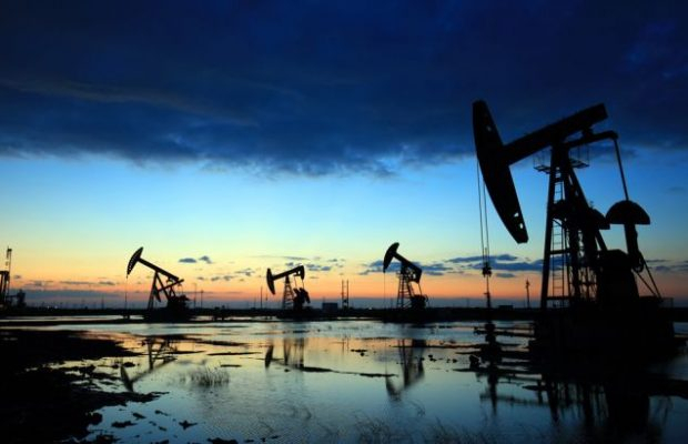 Нефть подешевела до минимума с начала октября