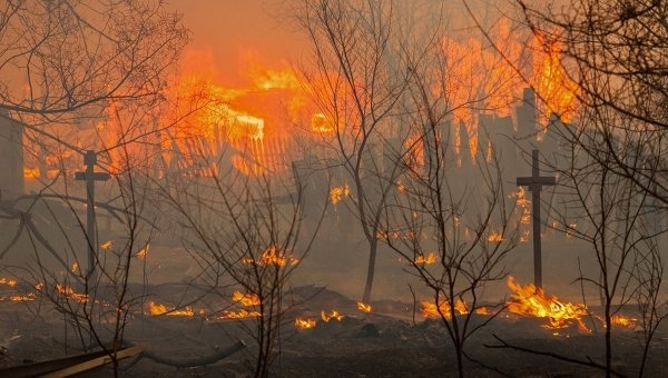 Из-за поджога травы на юге Сибири погибло 15 человек, уничтожено более 900 зданий