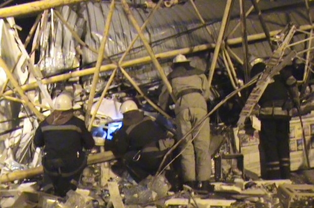 У Харкові на продуктові кіоски впав будівельний кран: загинуло три жінки, - відео
