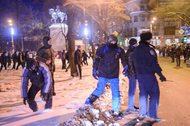 Напад тітушків на харківський Євромайдан, - онлайн-трансляція