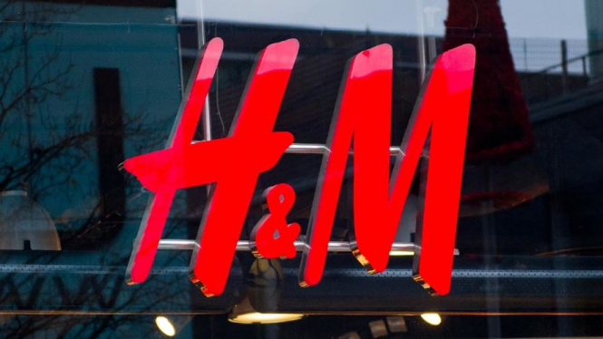 Компанія H&M не буде ретушувати фото моделей у купальниках
