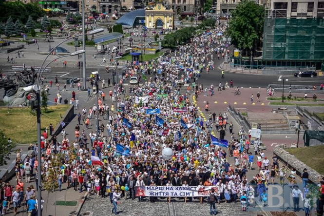 В Киеве прошло шествие в защиту прав детей и семей