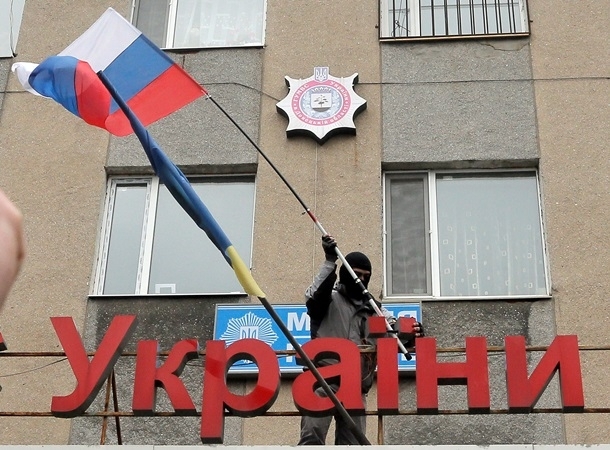 Вооруженные неизвестные в Горловке захватили здание районной прокуратуры