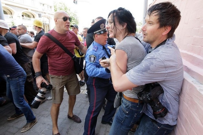 У Донецьку перед мітингом журналістам видаватимуть по помаранчевому жилету і міліціонеру