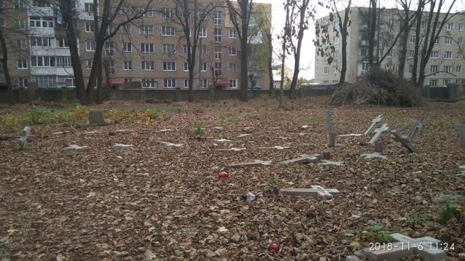Вандали повалили хрести на польському кладовищі на Івано-Франківщині