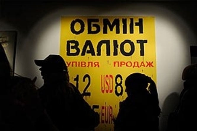 У червні українці купили валюти на мільярд більше, ніж продали