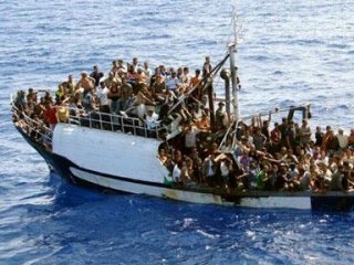 Судно з біженцями затонуло в Індійському океані