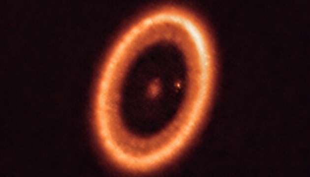 Астрономы впервые увидели пылевой диск вокруг экзопланеты