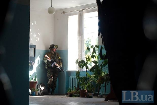 Триває бій за Іловайськ: потрібен потужний вогневий удар української бронетехніки
