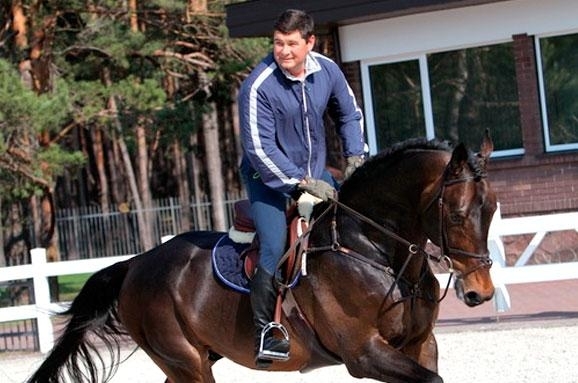 Онищенко намерен участвовать в соревнованиях по конному спорту на Олимпиаде-2016