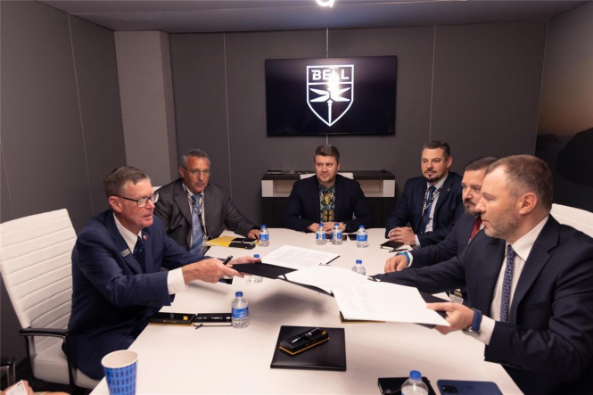 Виробник гелікоптерів зі США підписав із Україною Меморандум про співпрацю