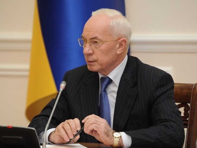 Азаров спихнув невиплату соцдопомоги на Євромайдан