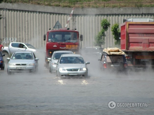 У Києві дорогу біля метро 