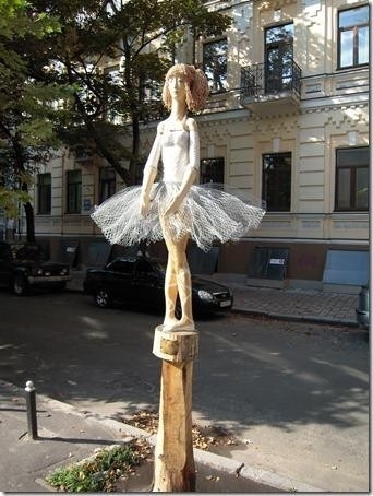 Столичная уличная «Балерина» вернулась на свое место