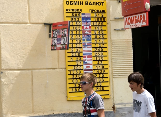 Україні критично бракує валюти