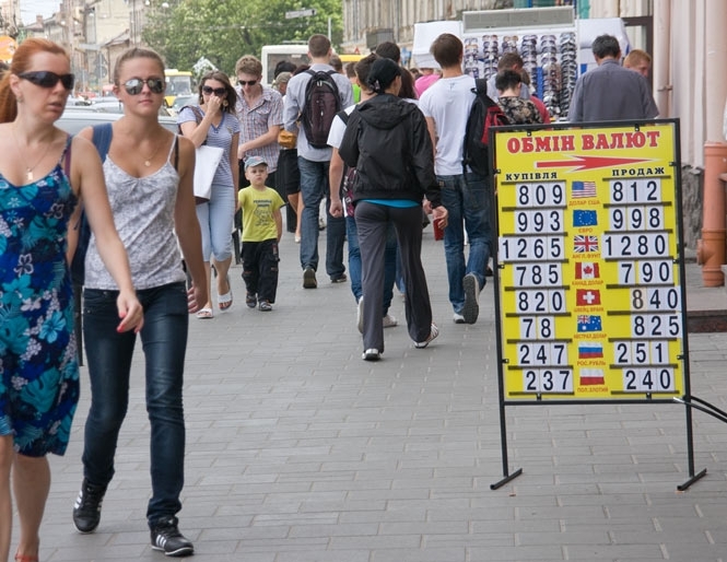 Українців все менше цікавить іноземна валюта