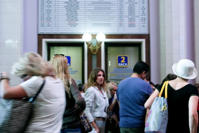 Залізничні квитки знову продають за паспортом, Власенка не випустили з України, а Мін’юст за $10 мільйонів захиститься від Тимошенко