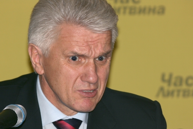 Литвин дорікає уряду вкрай поганим бюджетом-2013